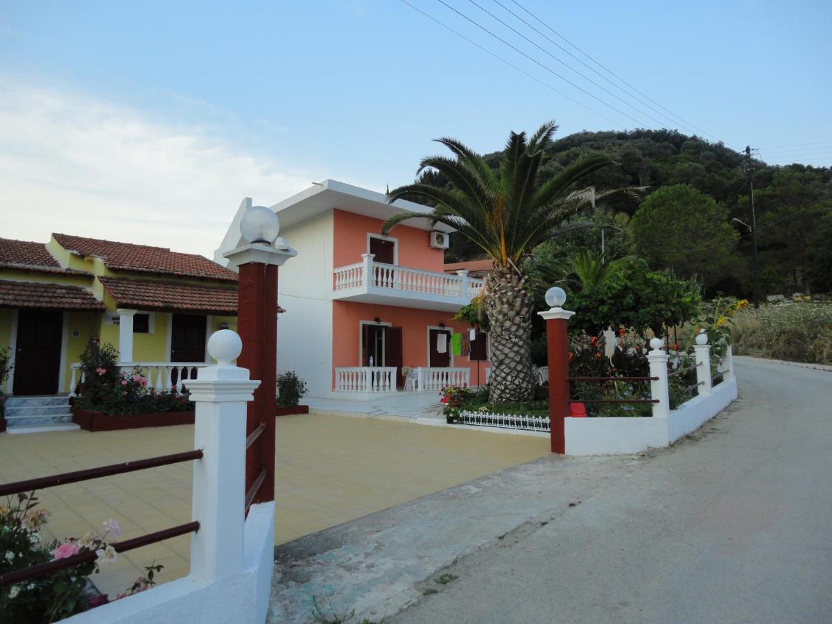 Virginia Apartments Vitaládes Esterno foto